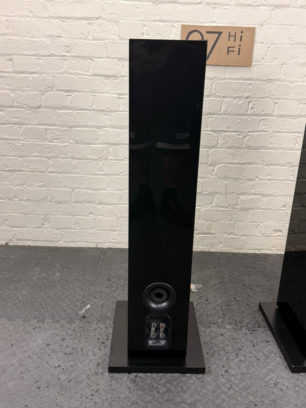 BOWERS & WILKINS B&W 703 S2 FLOOR STANDING SPEAKERS