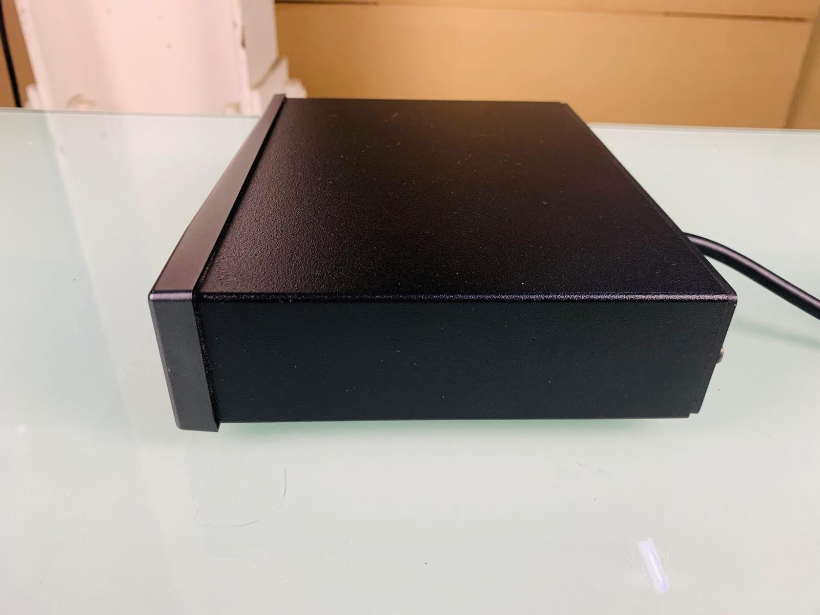 REGA P7 TURNTABLE WITH TT PSU POWER SUPPLY