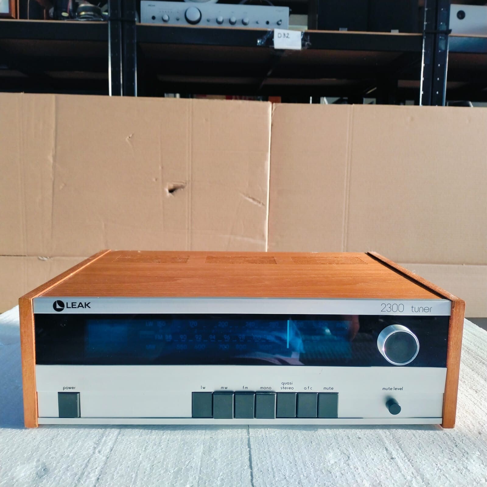LEAK 2300 TUNER