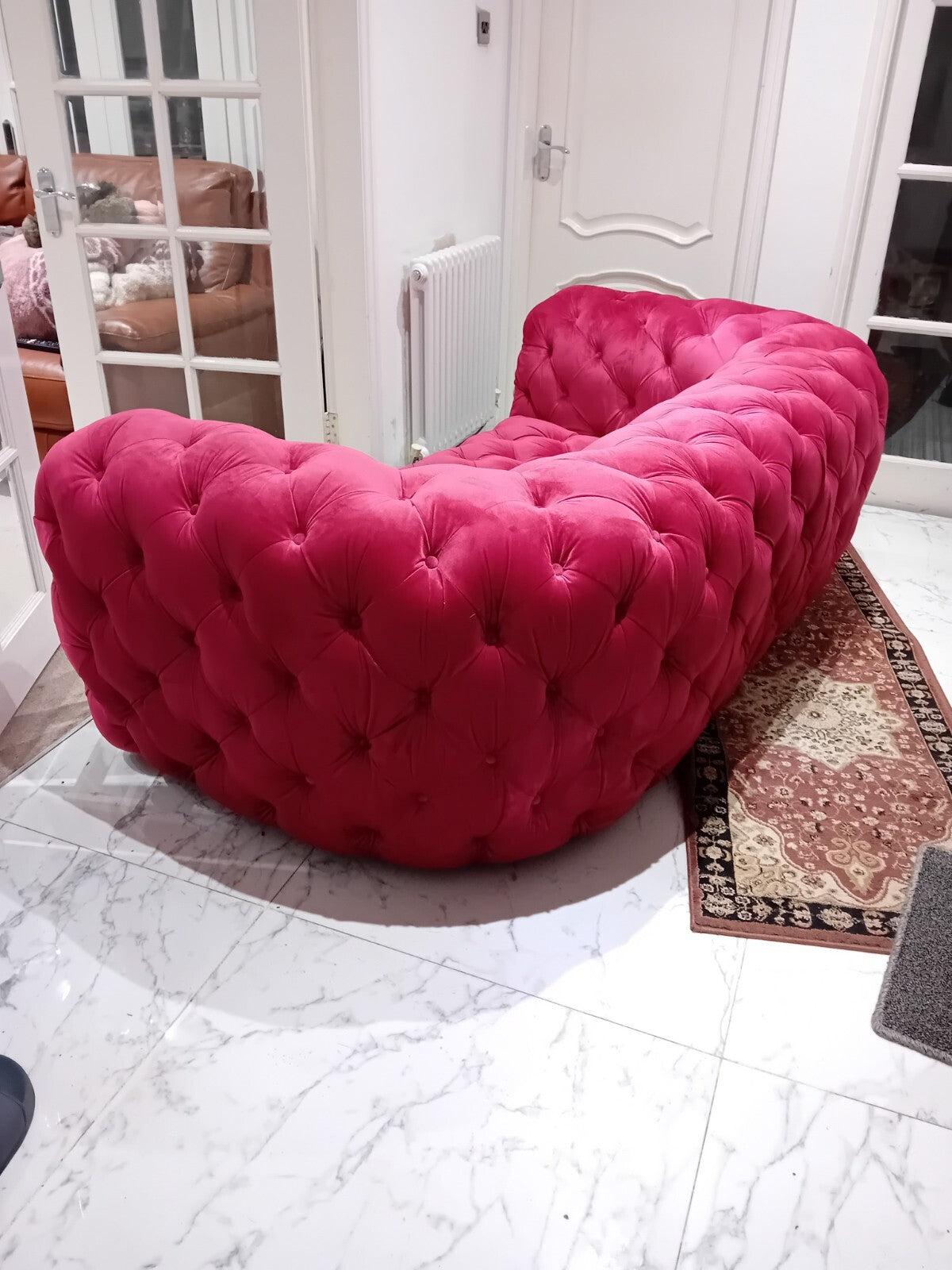 TWO SEAT SOFA RED VELVET CHESTERFEILD STYLE COUCH SETTEE LOUNGE