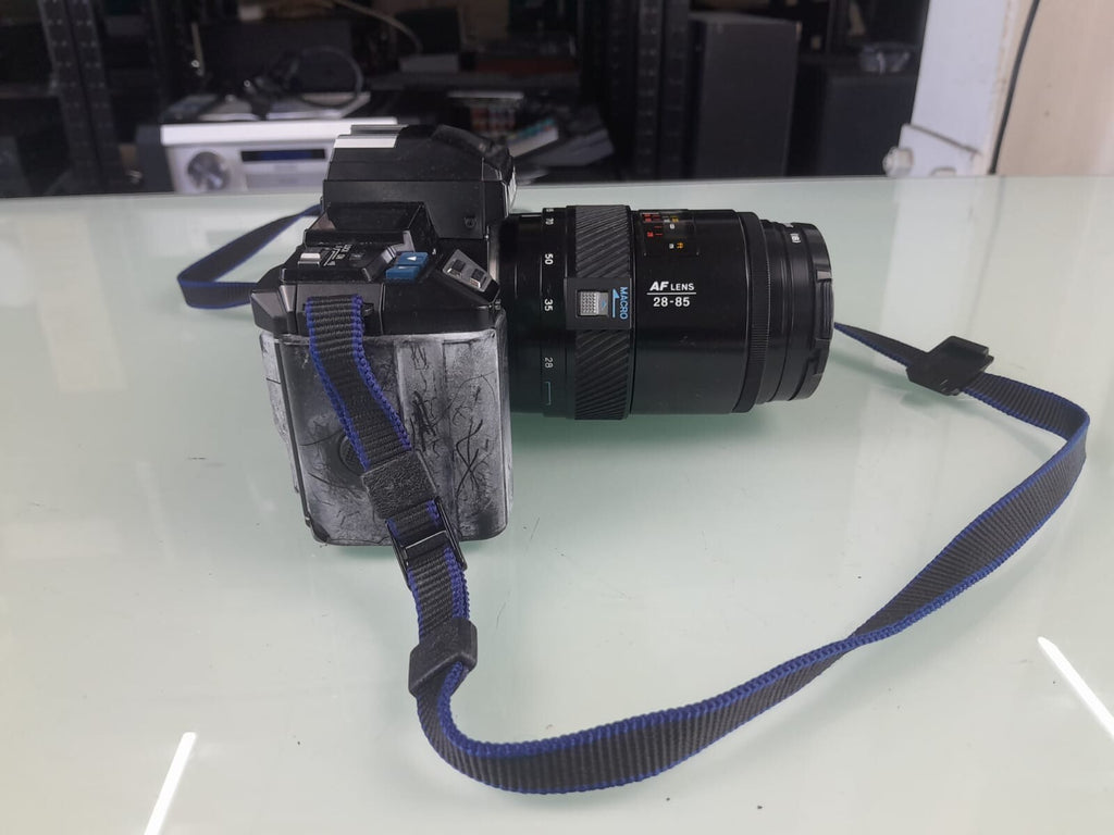 MINOLTA 7000 SLR CAMERA WITH AF LENS 28-85