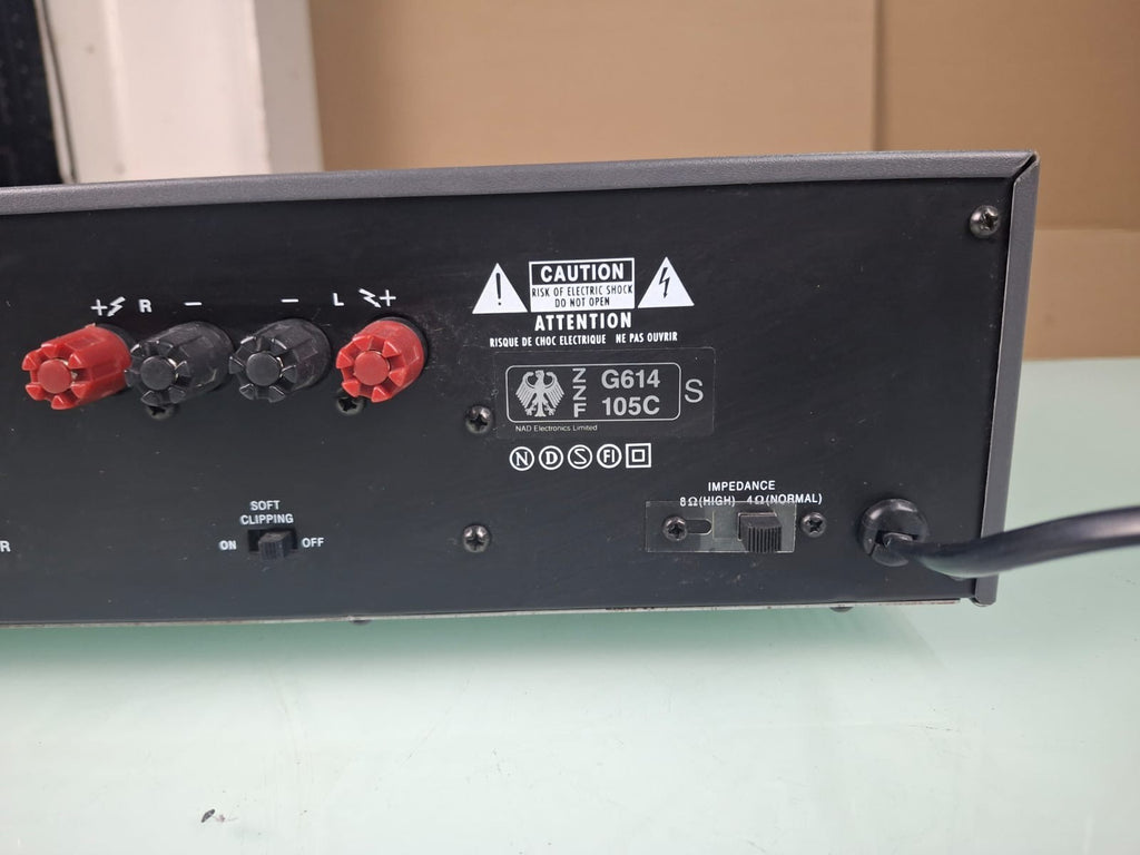 NAD 302 STEREO AMPLIFIER