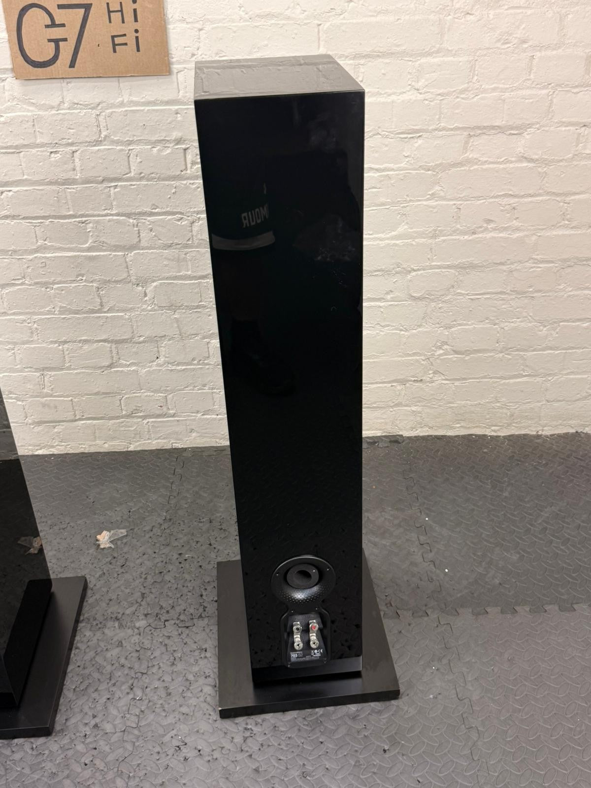 BOWERS & WILKINS B&W 703 S2 FLOOR STANDING SPEAKERS