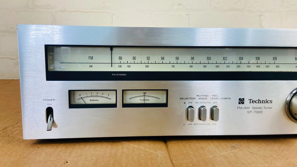 TECHNICS ST 7300 FM / AM STEREO TUNER
