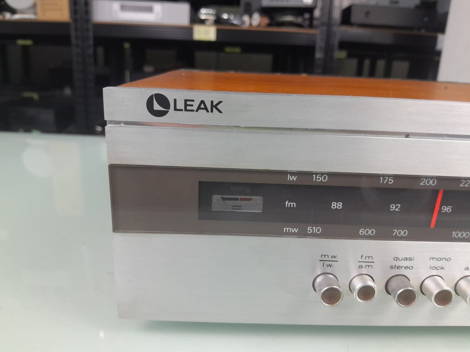 LEAK DELTA AM - FM TUNER