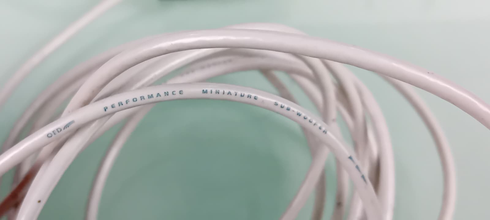QED PERFORMANCE MINIATURE SUBWOOFER CABLE