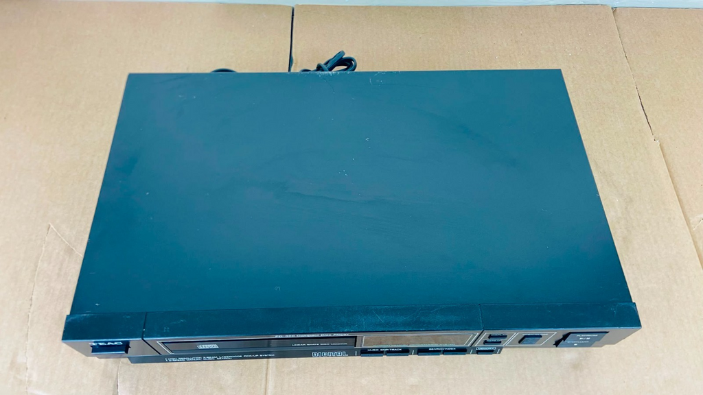 TEAC PD 300 CD PLAYER