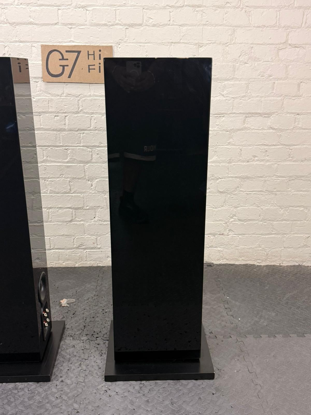 BOWERS & WILKINS B&W 703 S2 FLOOR STANDING SPEAKERS