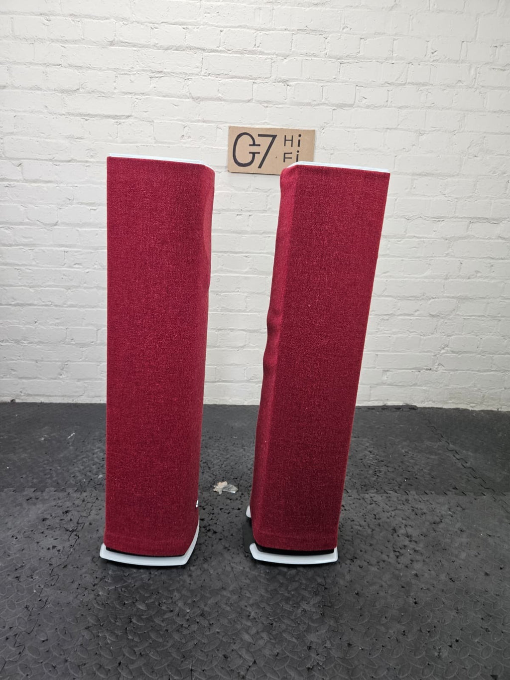 LINN 520 EXAKT SERIES 5 FLOOR STANDING SPEAKERS WITH WHITE STANDS