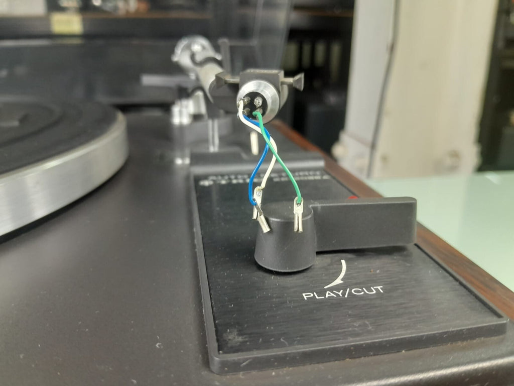 TRIO KP 2022 A STEREO TURNTABLE RECORD PLAYER