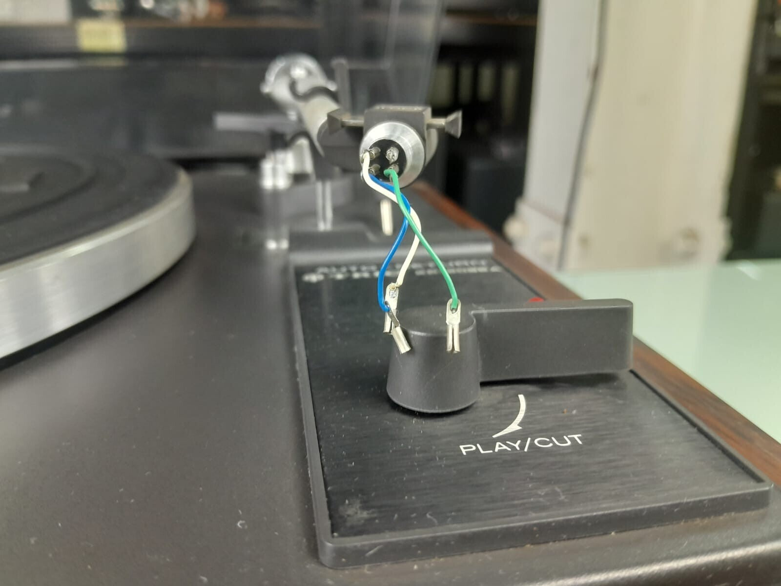 TRIO KP 2022 A STEREO TURNTABLE RECORD PLAYER