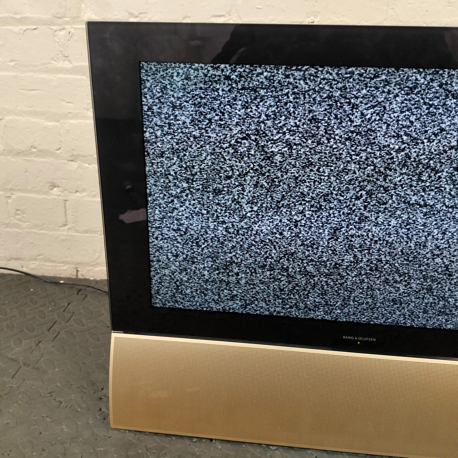 BANG & OLUFSEN B&O BEOCENTER 6 23 INCH TV