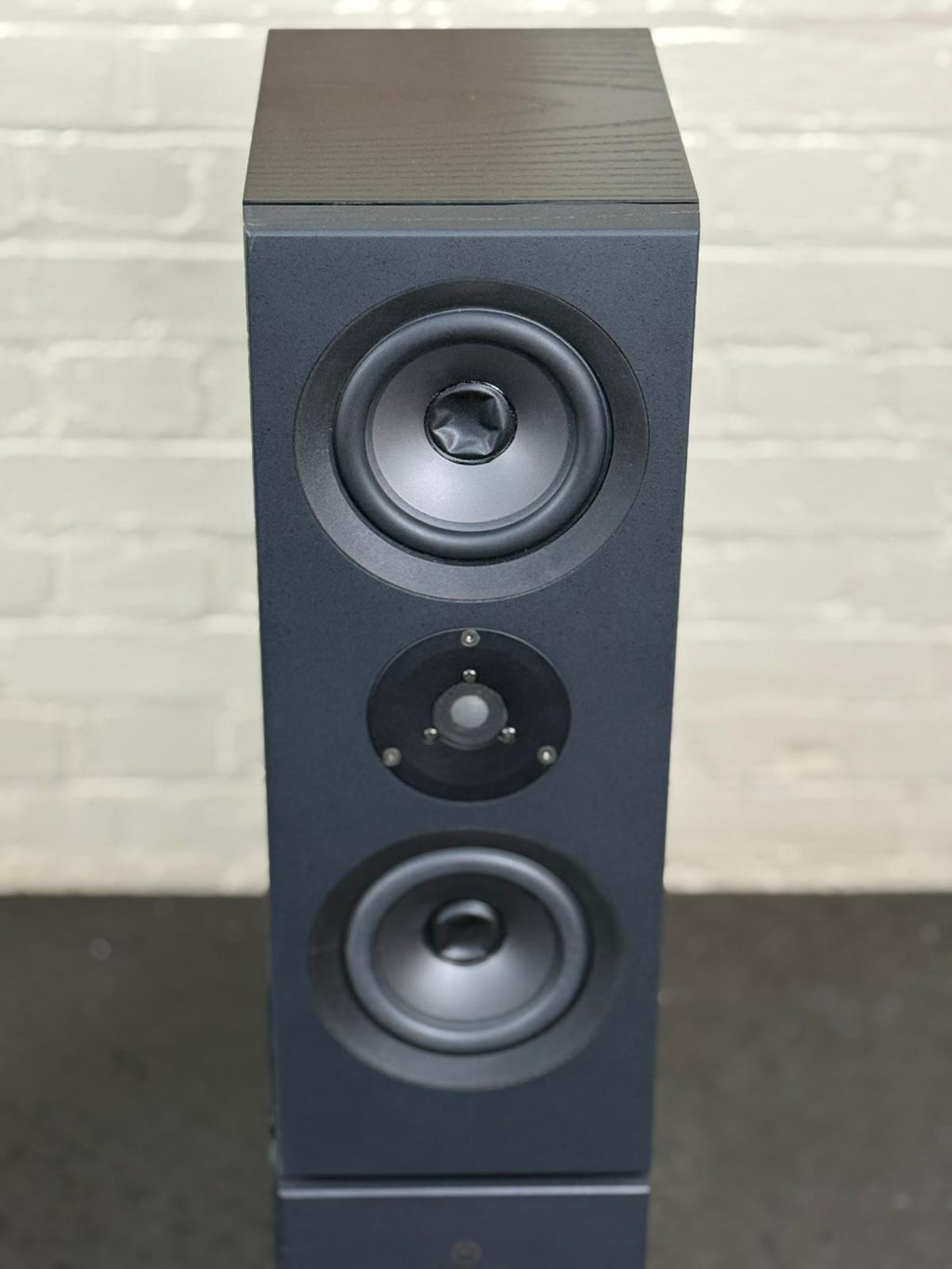 LINN KABER FLOOR STANDING SPEAKERS