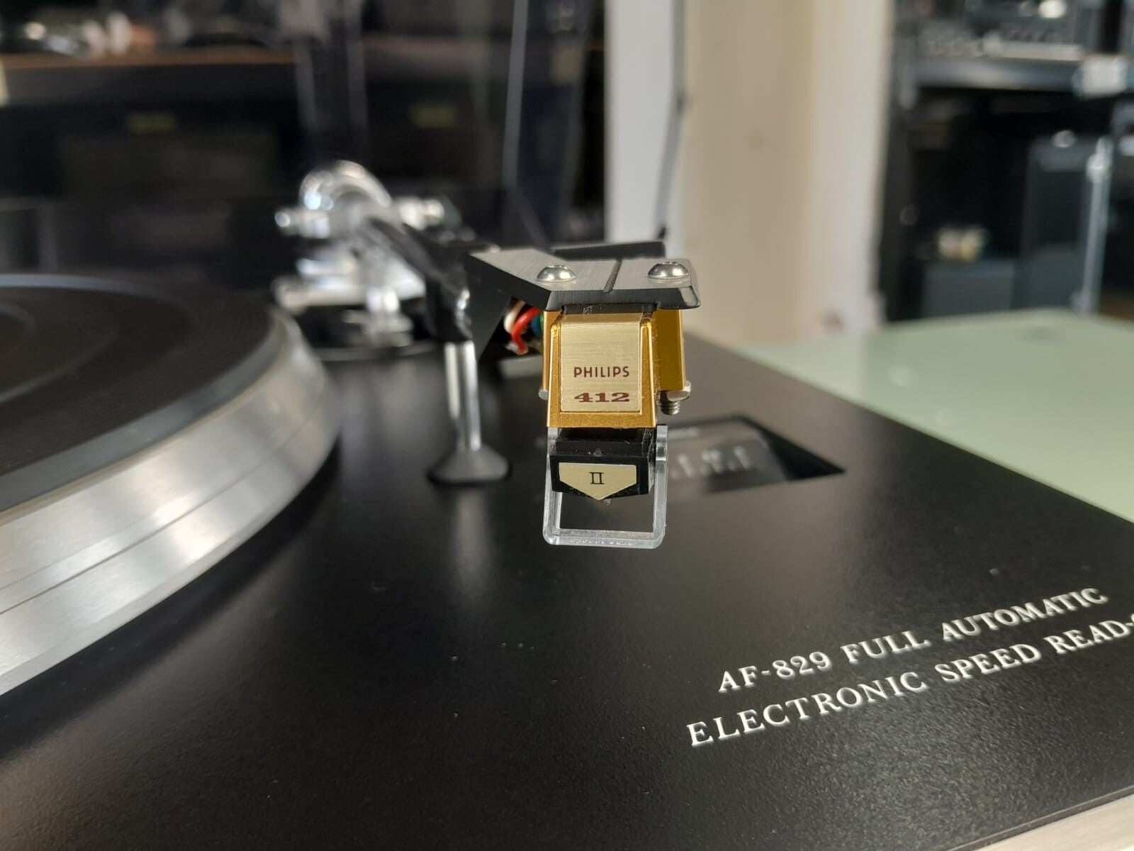 PHILIPS BLACK TULIP AF 829 AUTOMATIC TURNTABLE WITH PHILIPS 412 II CARTRIDGE