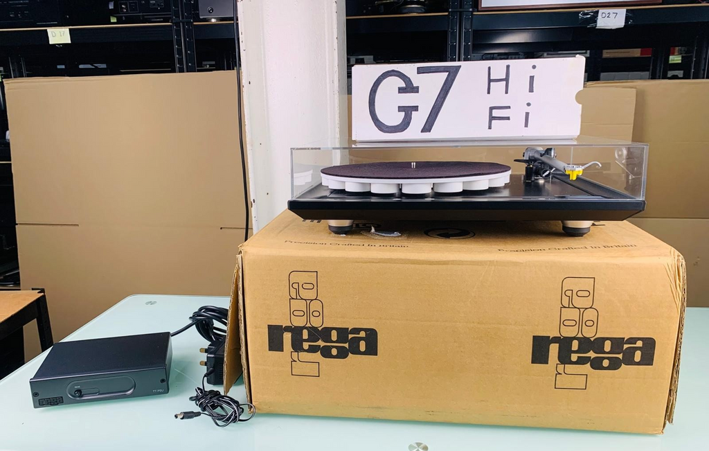 REGA P7 TURNTABLE WITH TT PSU POWER SUPPLY