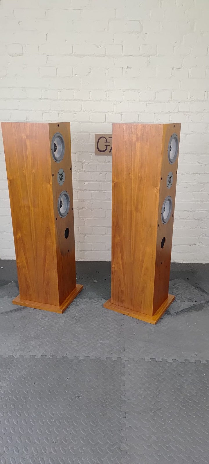 PROAC RESPONSE 3 FLOOR STANDING SPEAKERS