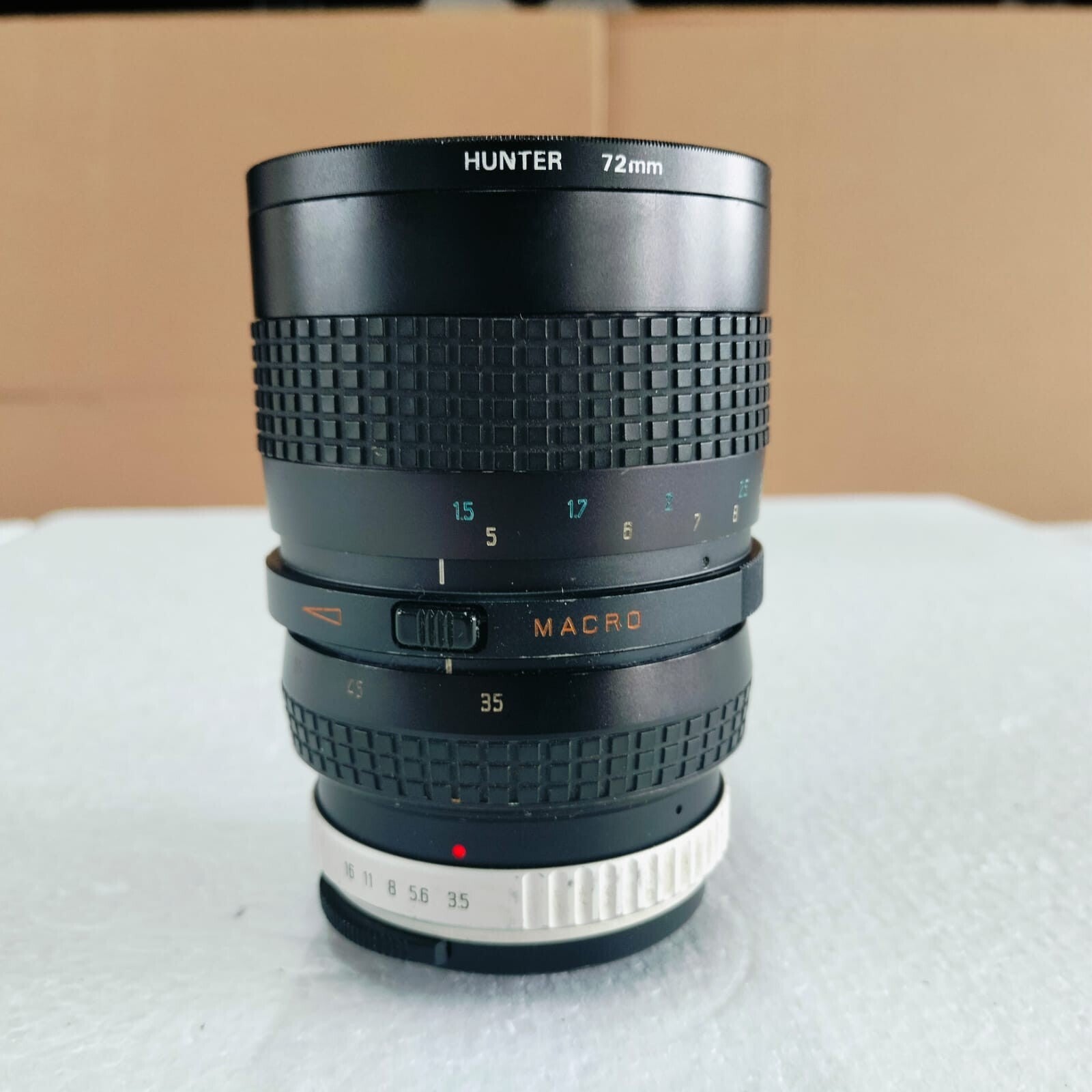 HOYA HMC ZOOM & MACRO 35-105MM F/3.5 CAMERA LENS HUNTER