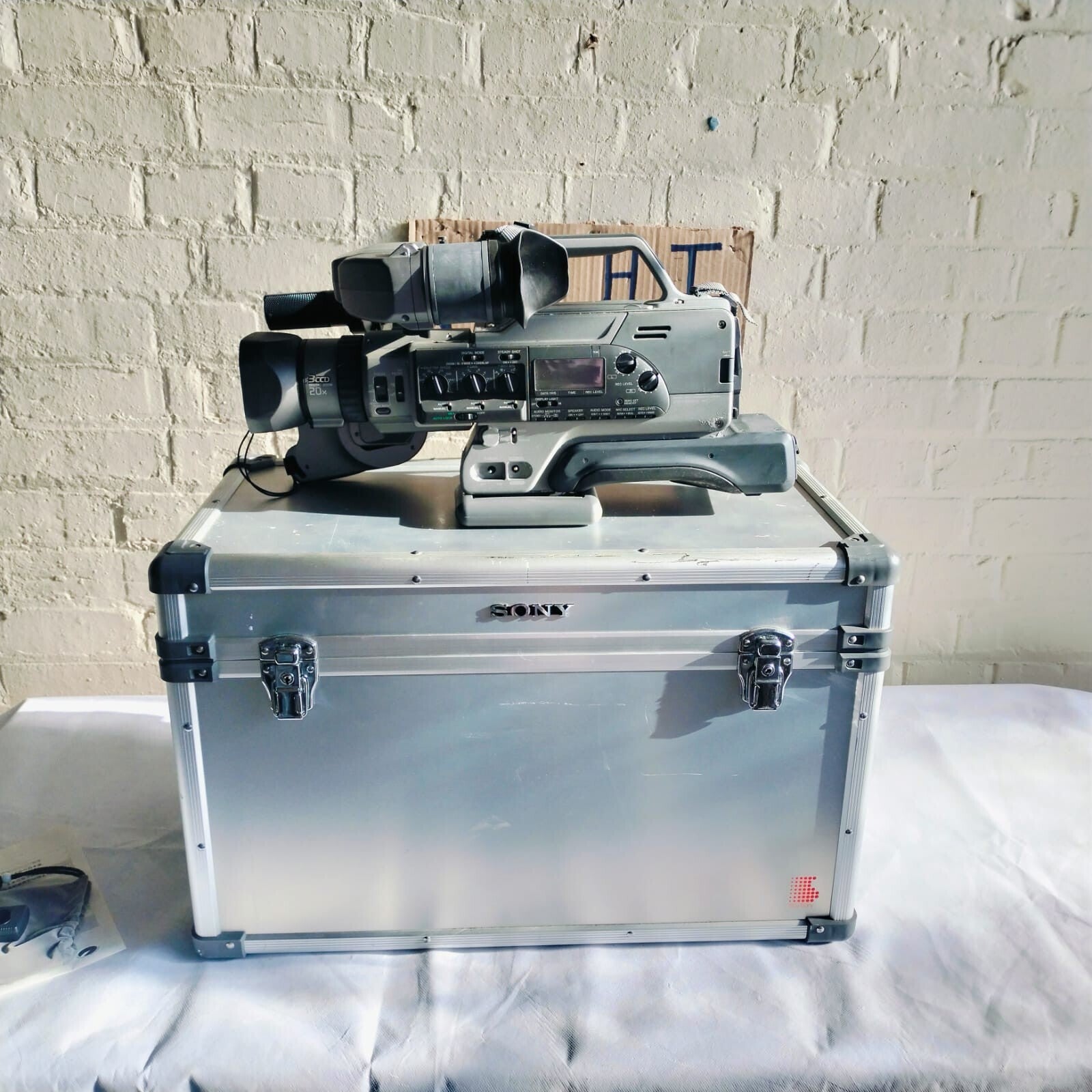 SONY DCR VX9000E DIGITAL VIDEO CAMERA RECORDER 3CCD 20X ZOOM