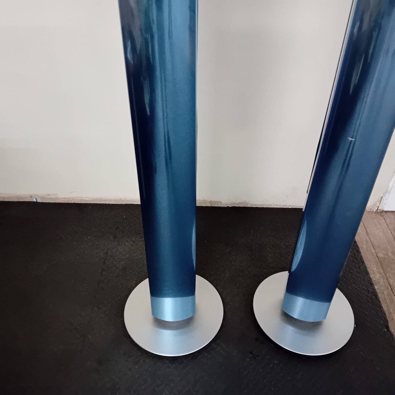BANG & OLUFSEN B&O BEOLAB 1 FLOOR STANDING SPEAKERS TYPE 6842 SKY BLUE