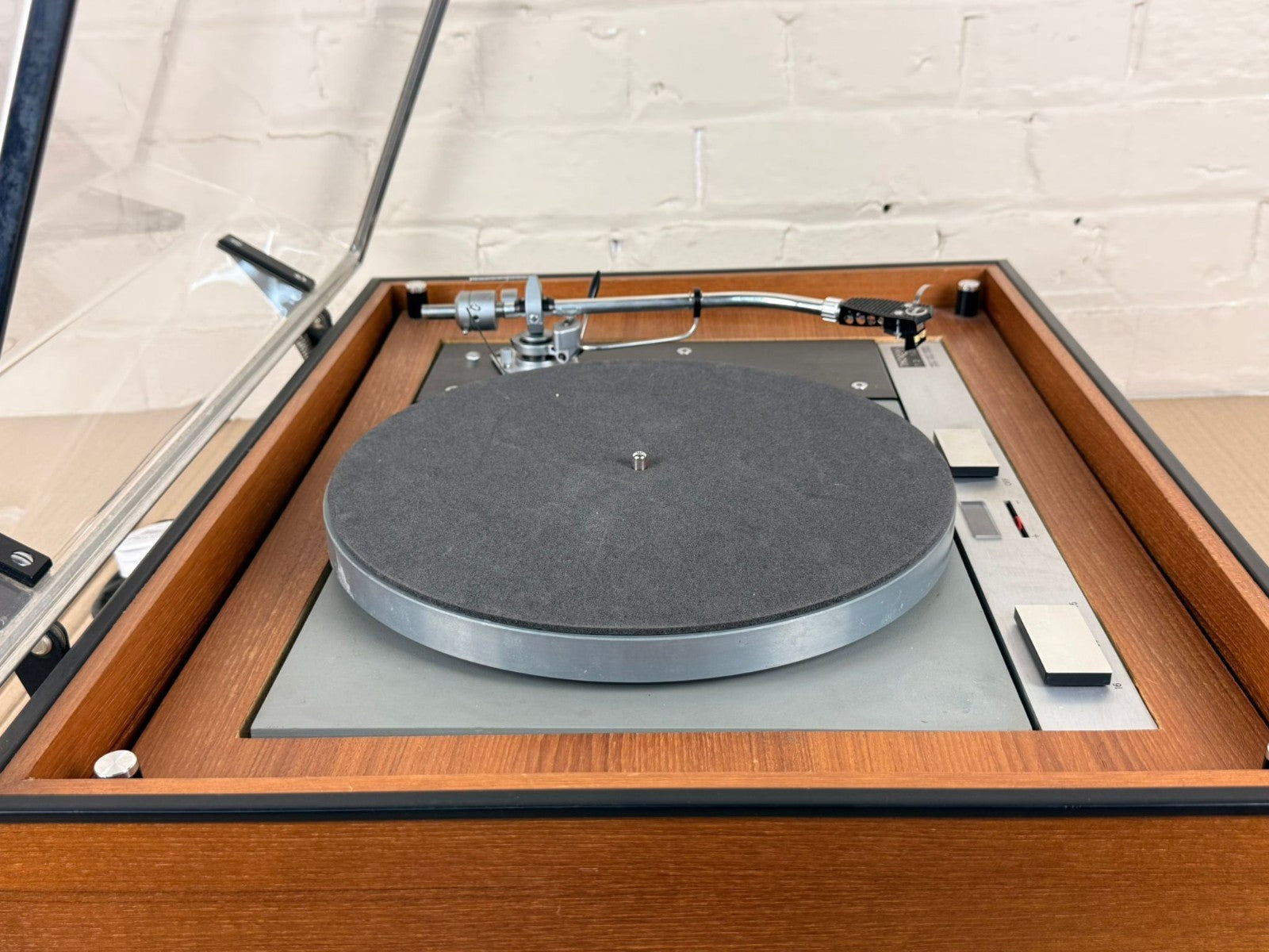 THORENS TD 125 TURNTABLE WITH SME 3009 TONEARM & SHURE M75E CARTRIDGE