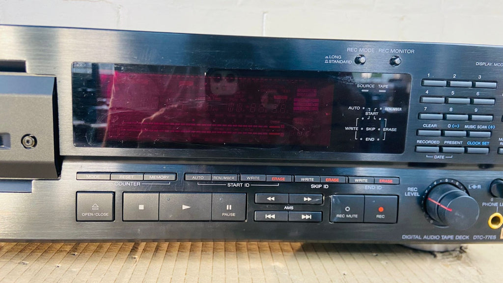 SONY DTC 77ES DIGITAL AUDIO TAPE DECK