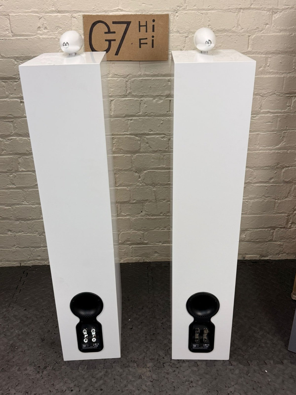 BOWERS & WILKINS B&W 702 S2 FLOOR STANDING SPEAKERS