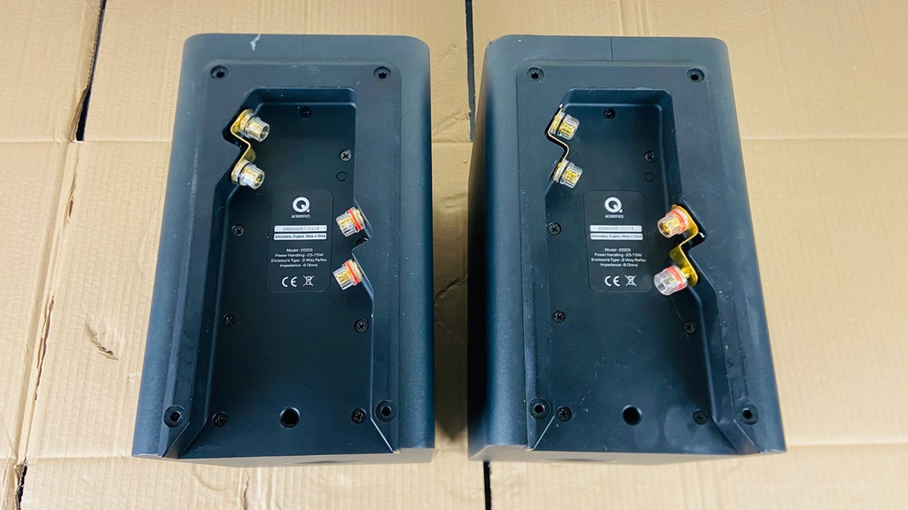 Q ACOUSTICS 2020i SPEAKERS