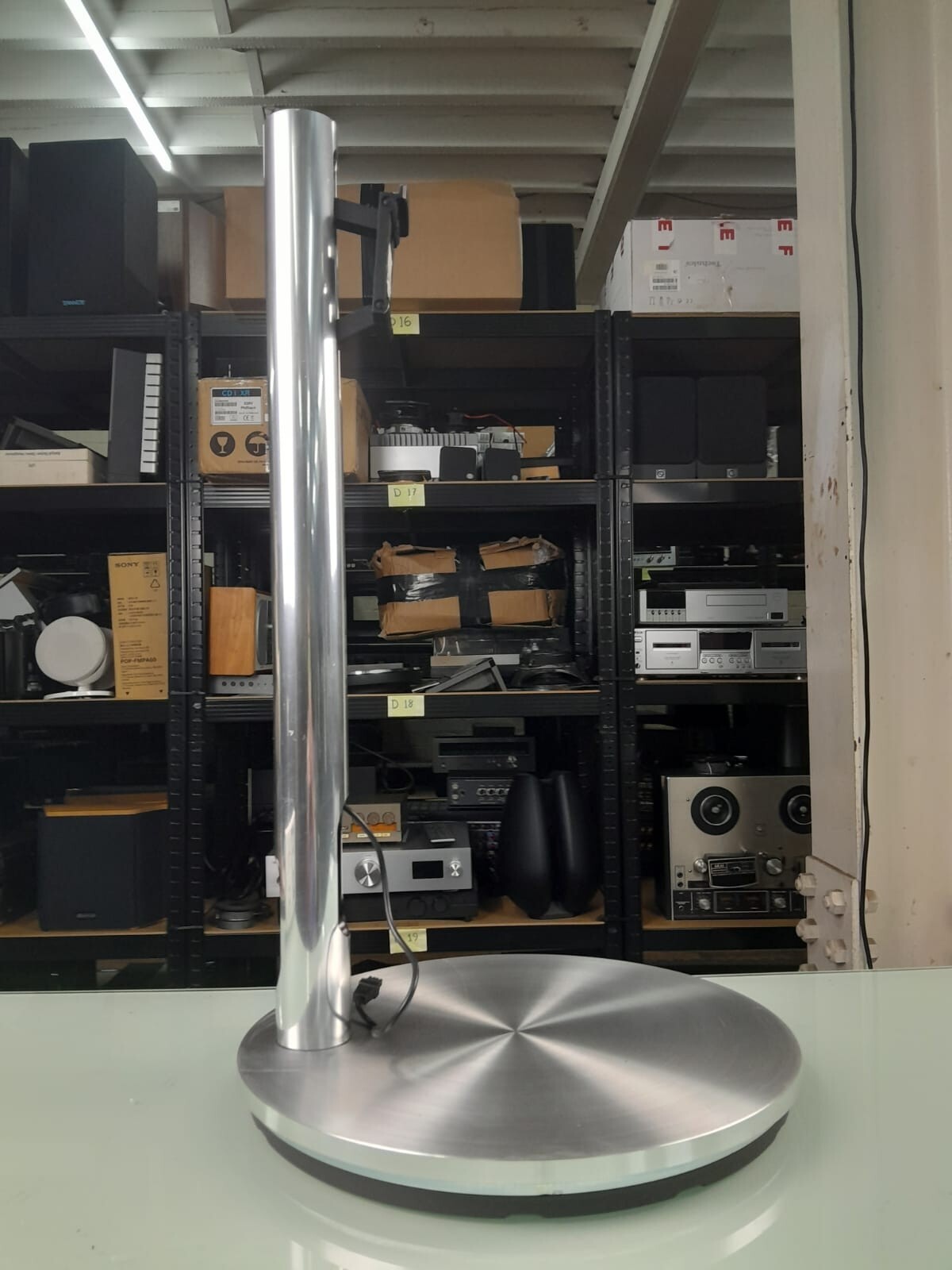 B&O BANG & OLUFSEN BEOVISION 7 AND 6 TV MOTORISED FLOOR STAND 40 INCH 28 INCH