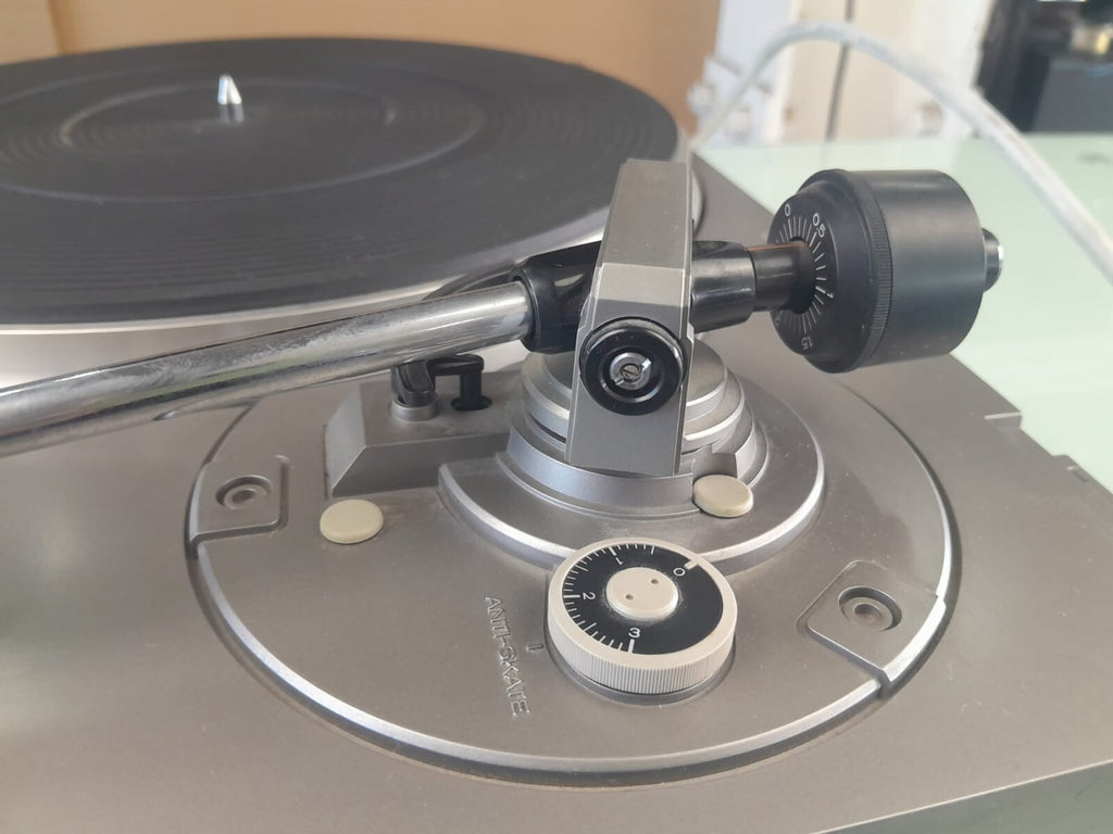 HITACHI HT 324 TURNTABLE
