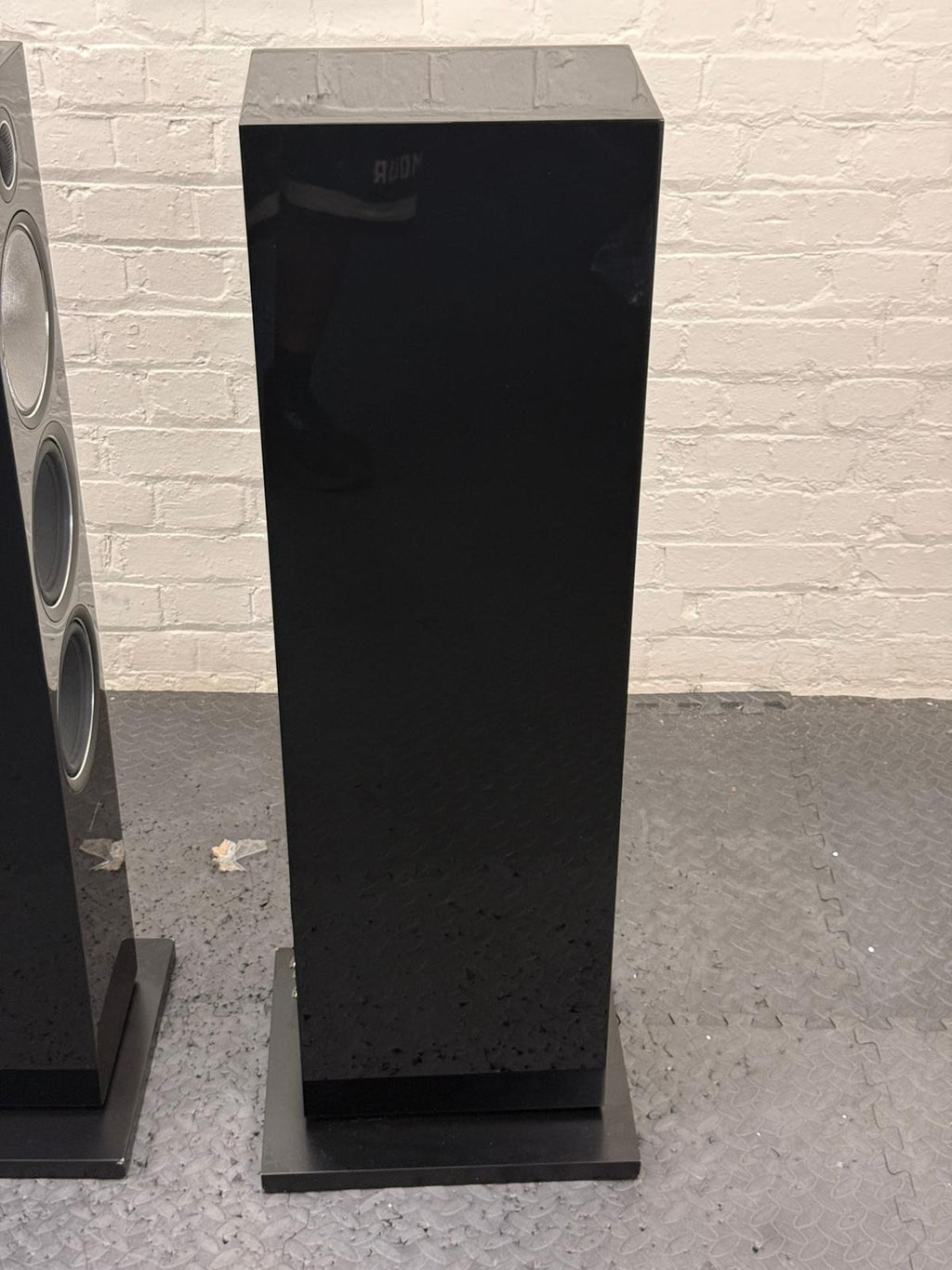 BOWERS & WILKINS B&W 703 S2 FLOOR STANDING SPEAKERS