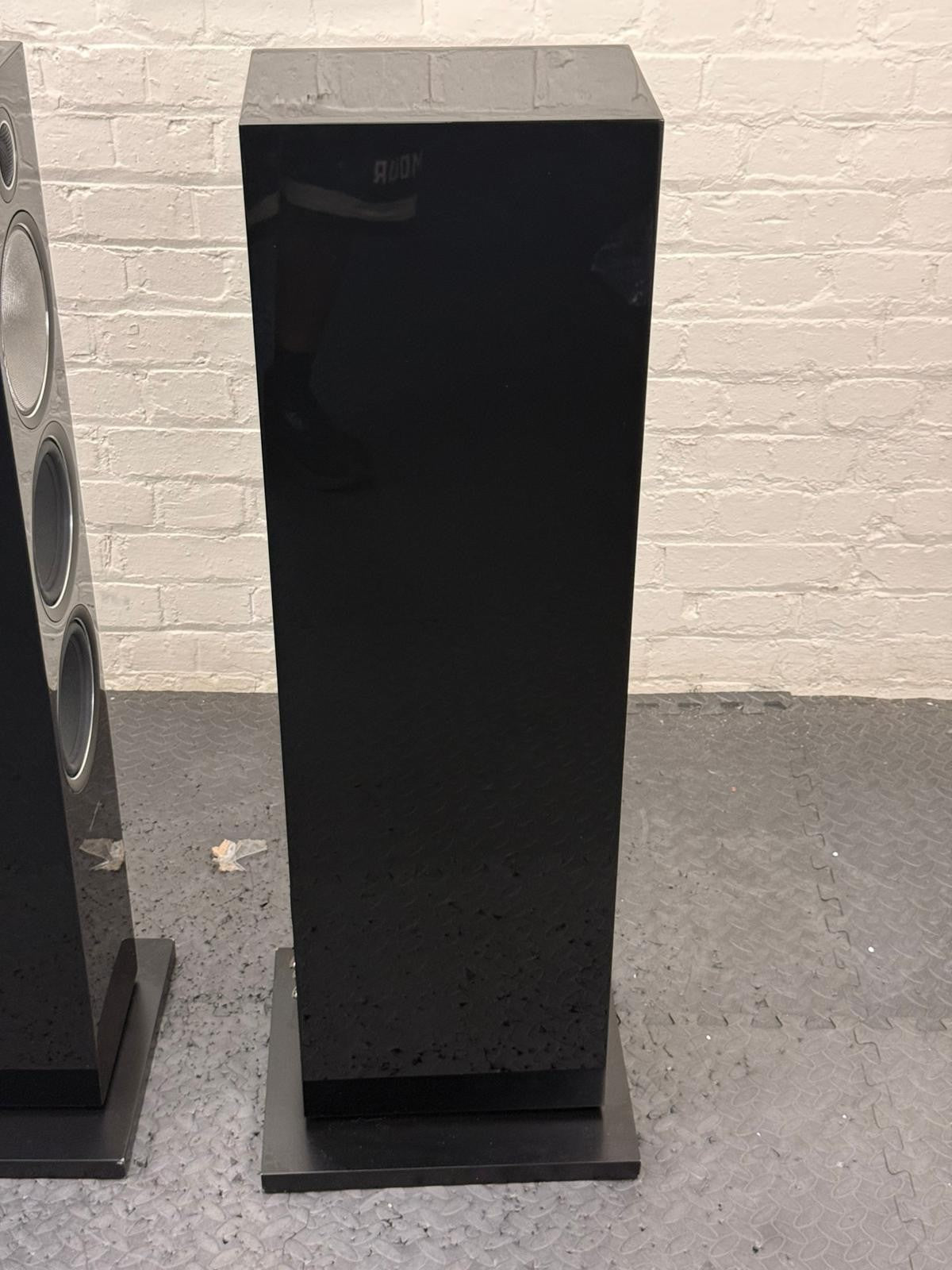 BOWERS & WILKINS B&W 703 S2 FLOOR STANDING SPEAKERS