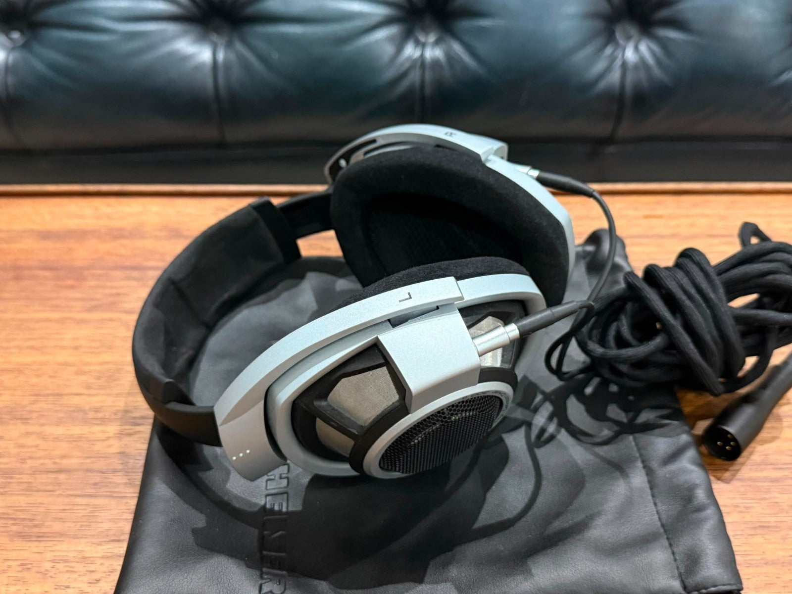 SENNHEISER HD 800 HEADPHONES WITH BAG