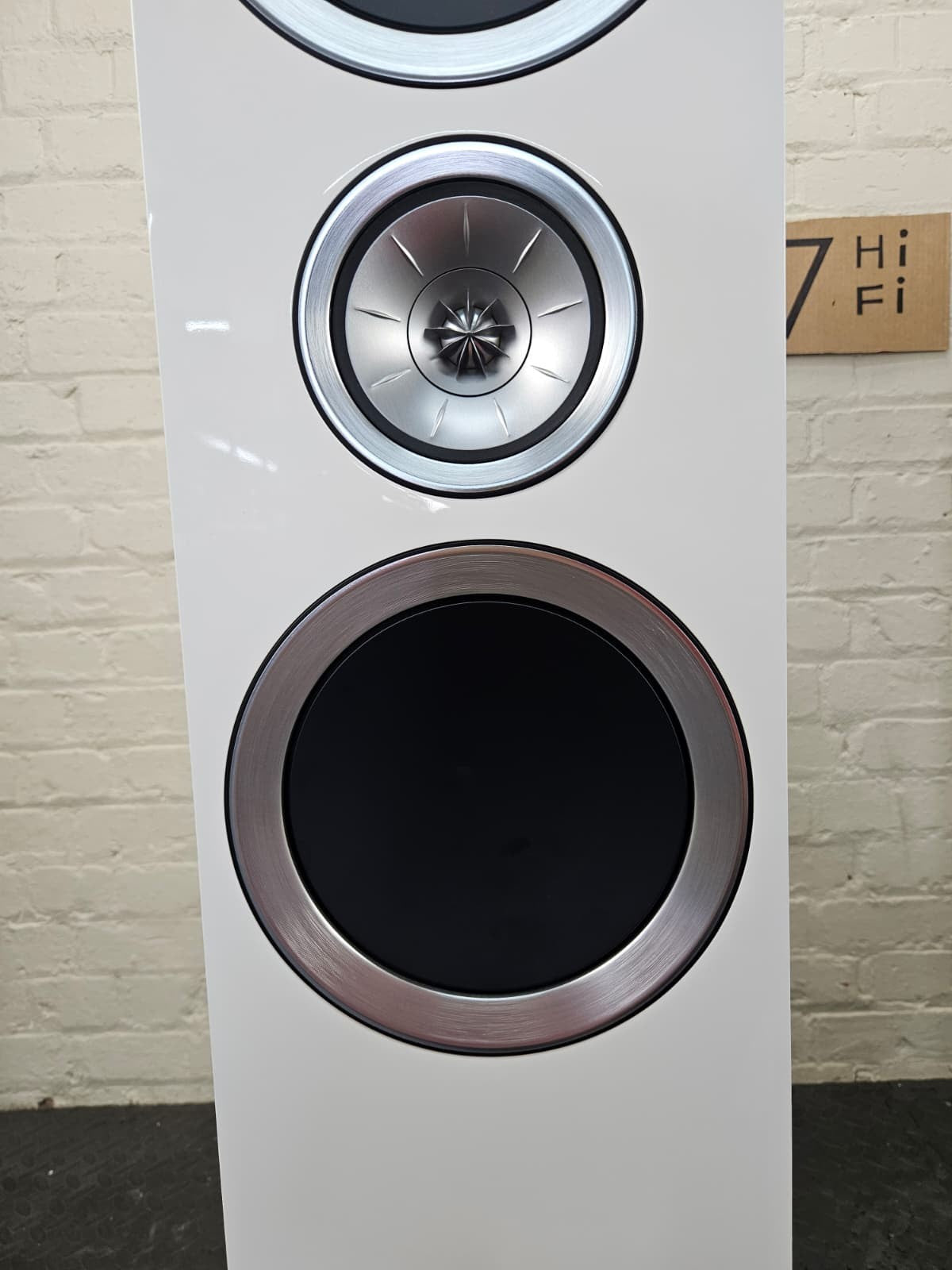 KEF R900 FLOOR STANDING SPEAKERS