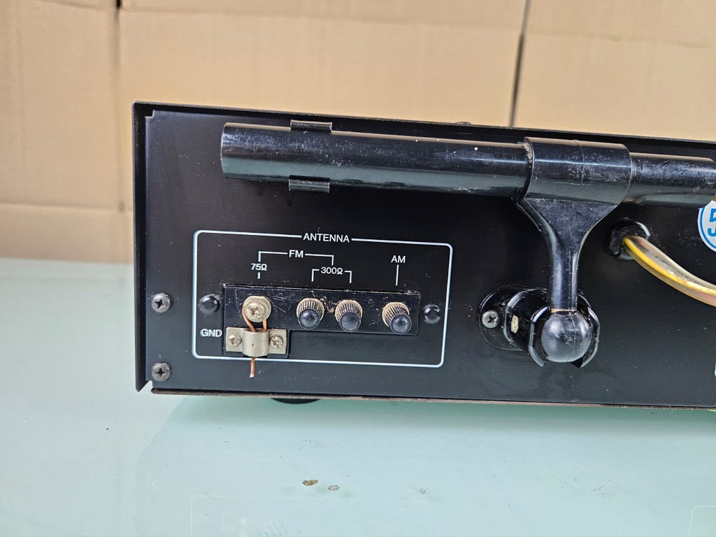 SANSUI TU 217 AM/FM STEREO TUNER