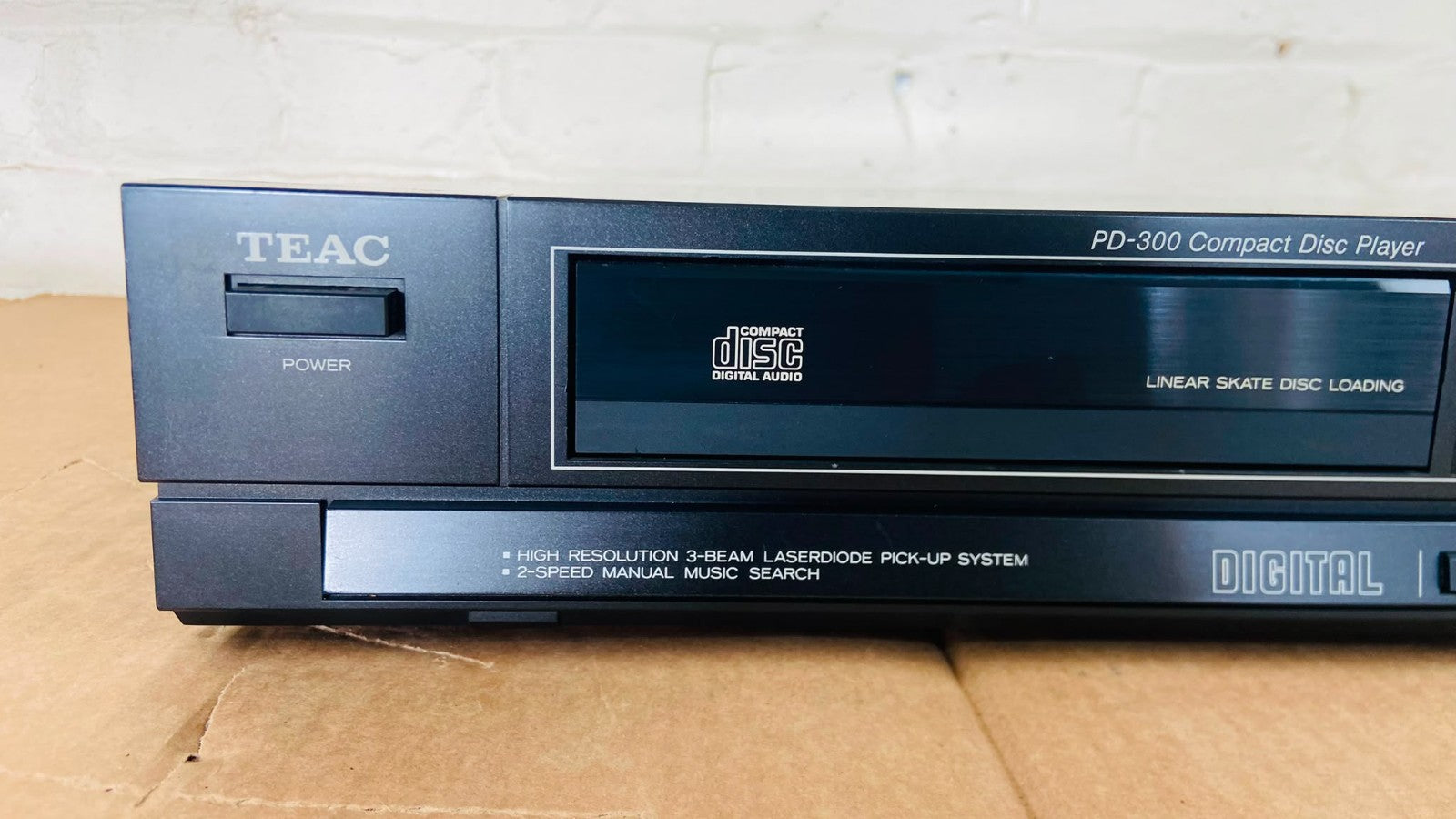 TEAC PD 300 CD PLAYER