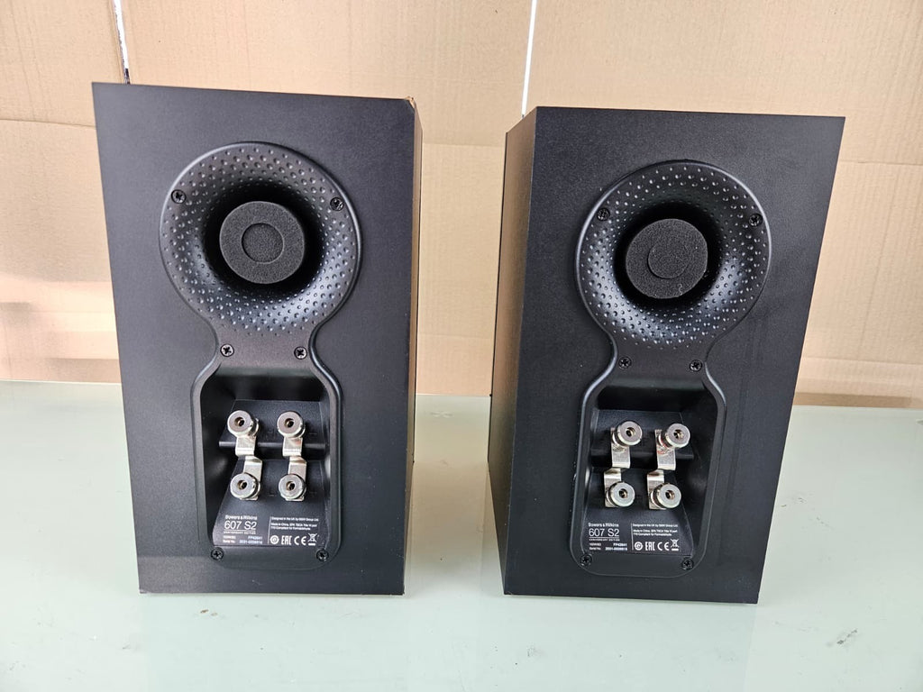 BOWERS & WILKINS B&W 607 S2 SPEAKERS