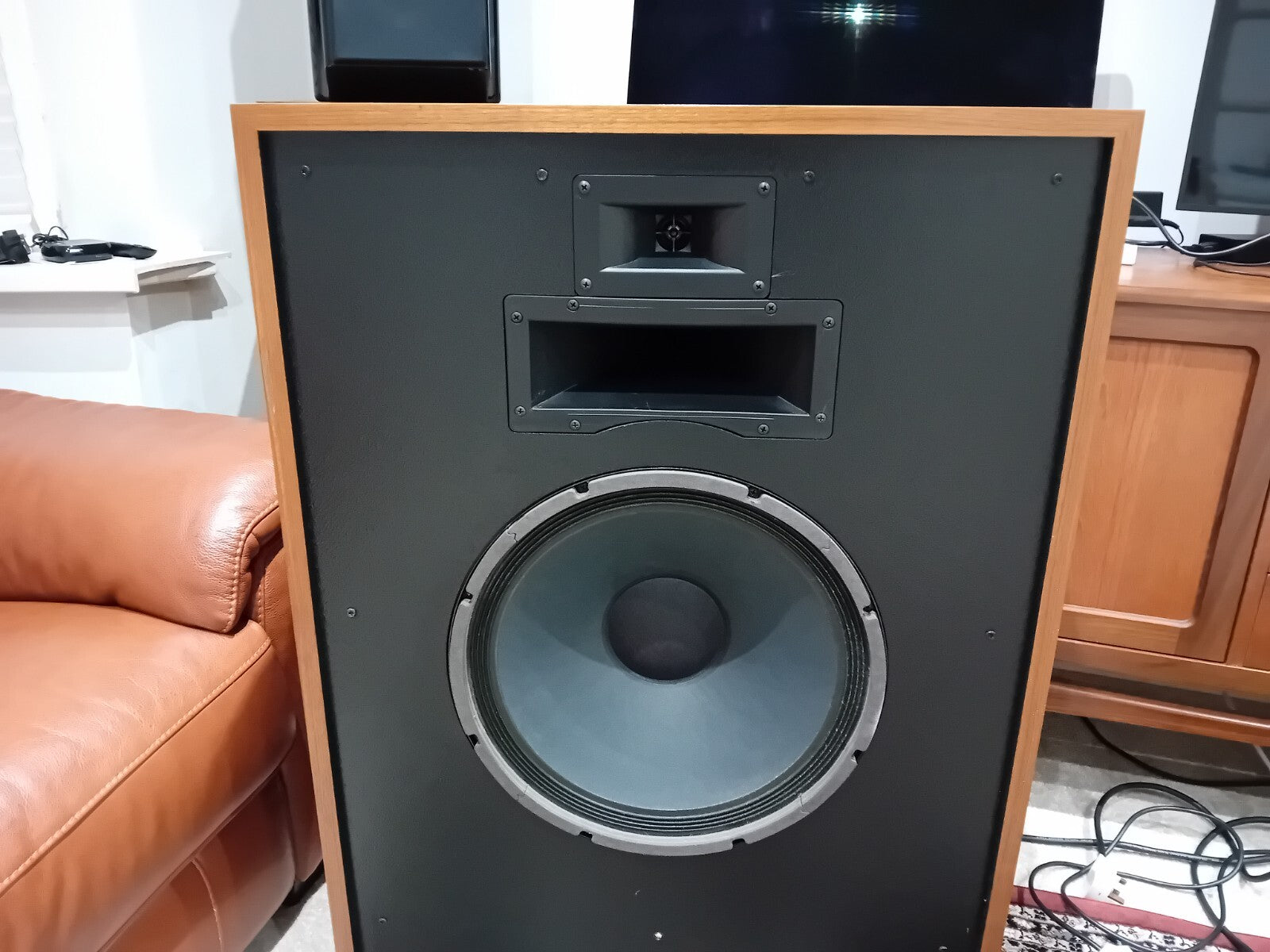 KLIPSCH CORNWAL III 3 WALNUT FLOOR STANDING SPEAKERS