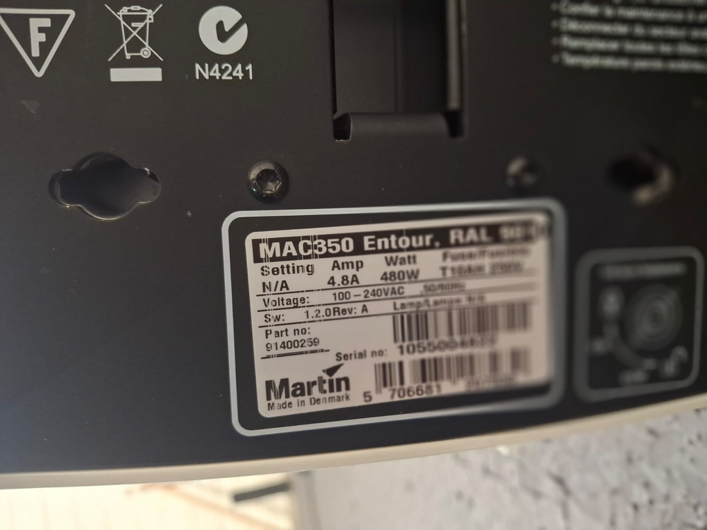 MARTIN MAC 350 ENTOUR MOVING INTELLIGENT LIGHT