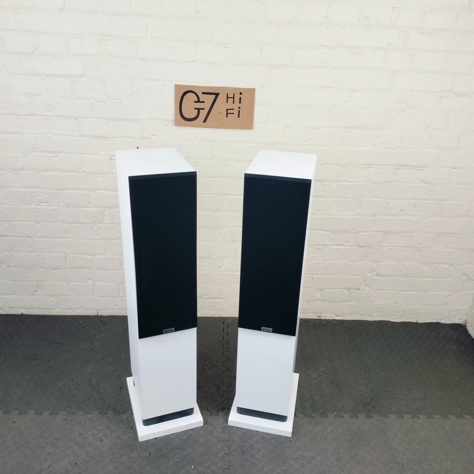 PROAC RESPONSE DT8 FLOOR STANDING SPEAKERS