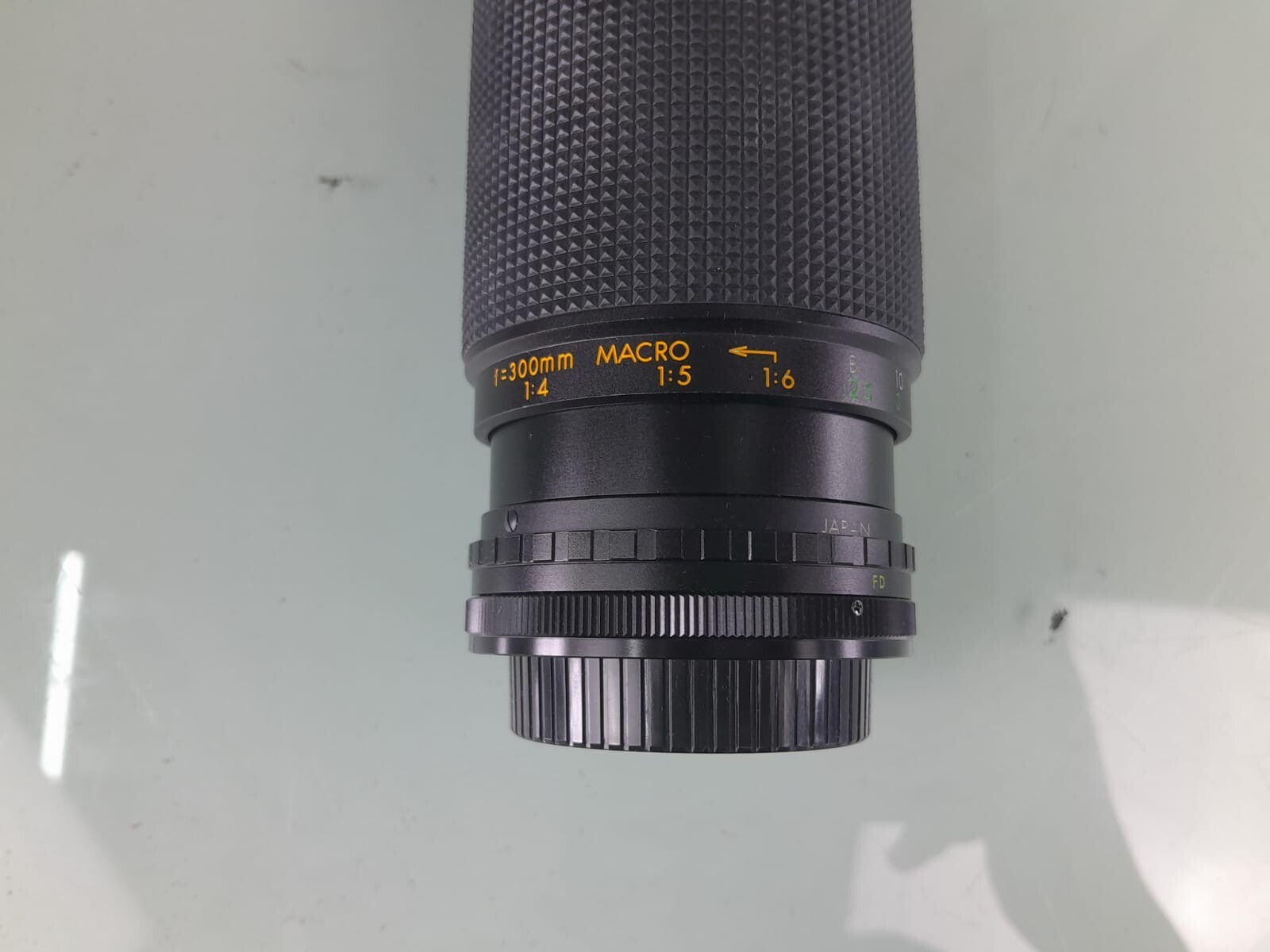 SOLIGOR ZOOM + MACRO 80 - 300MM F/ 5.6 MC C/D AUTO CAMERA LENS