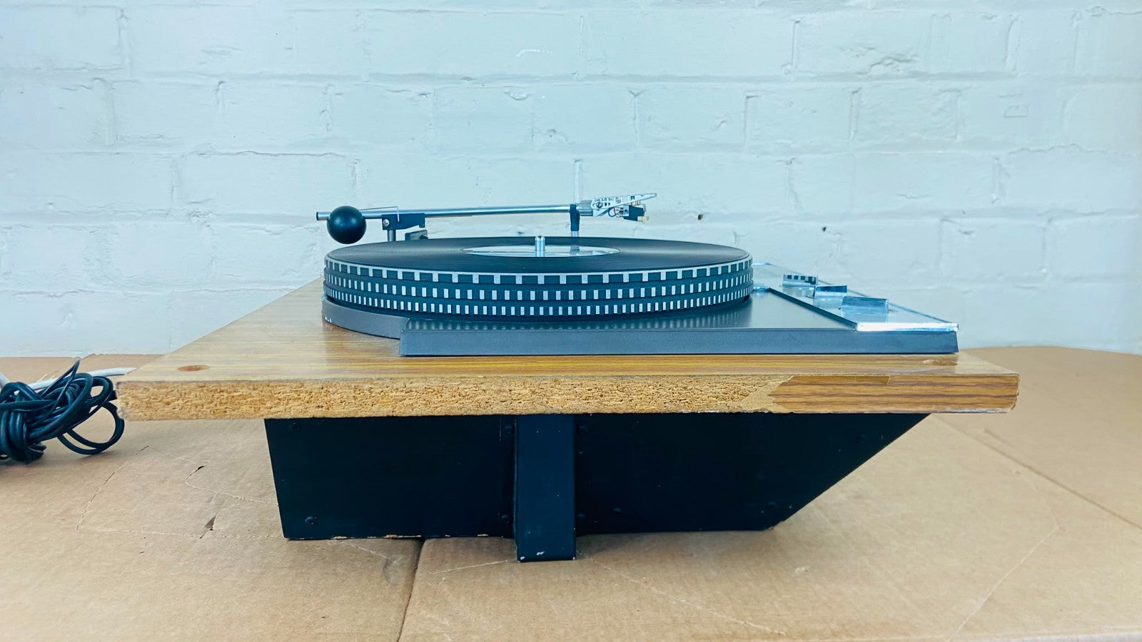 GARRARD 401 TURNTABLE WITH SHURE 75 6 CARTRIDGE