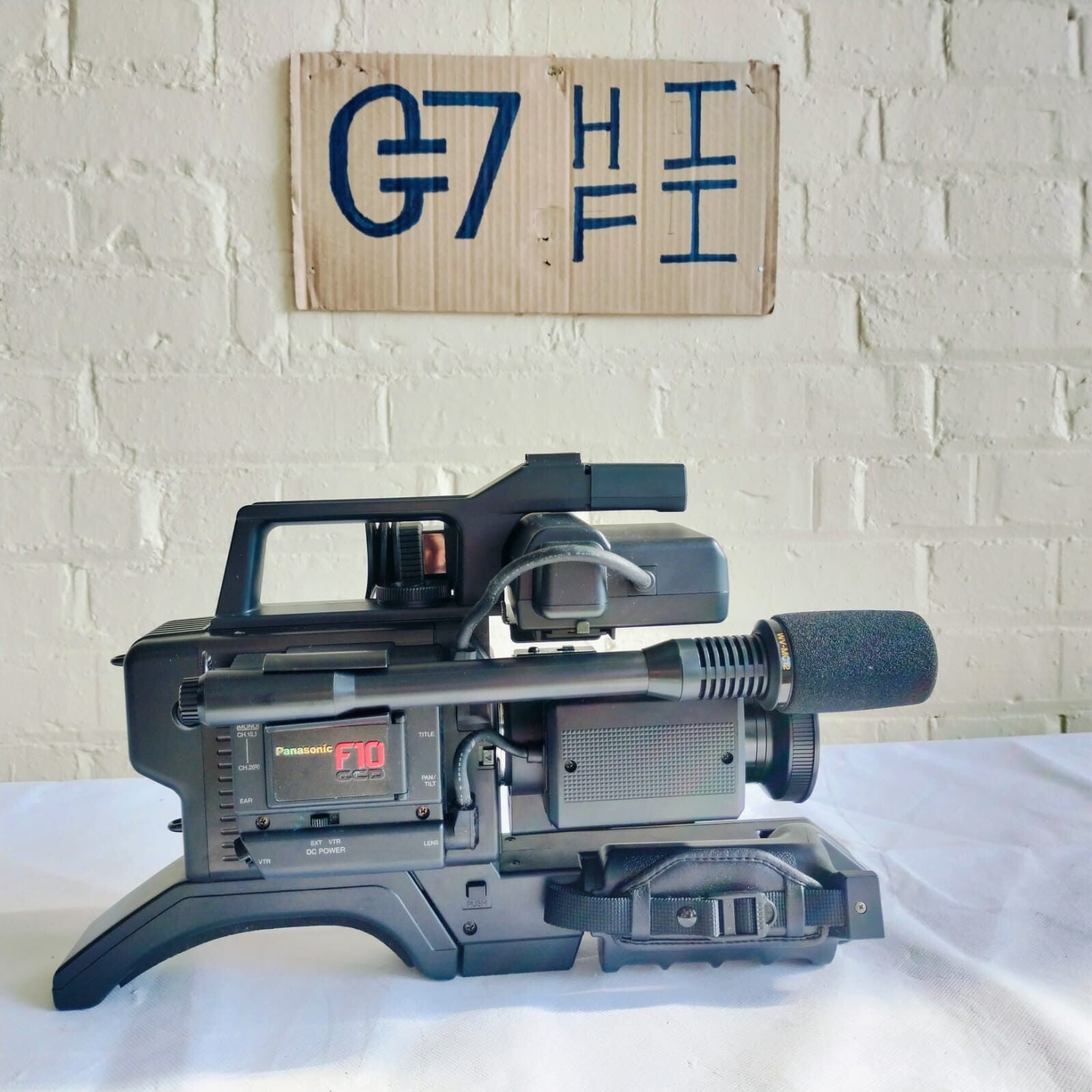 PANASONIC F10 CCD CAMCORDER WITH CASE 8X ZOOM LENS COMPLETE KIT