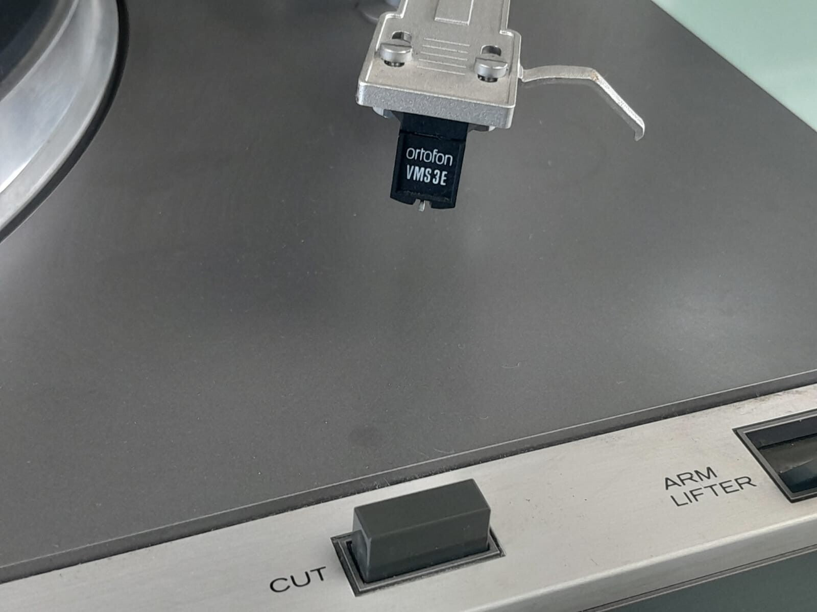 HITACHI HT 324 TURNTABLE