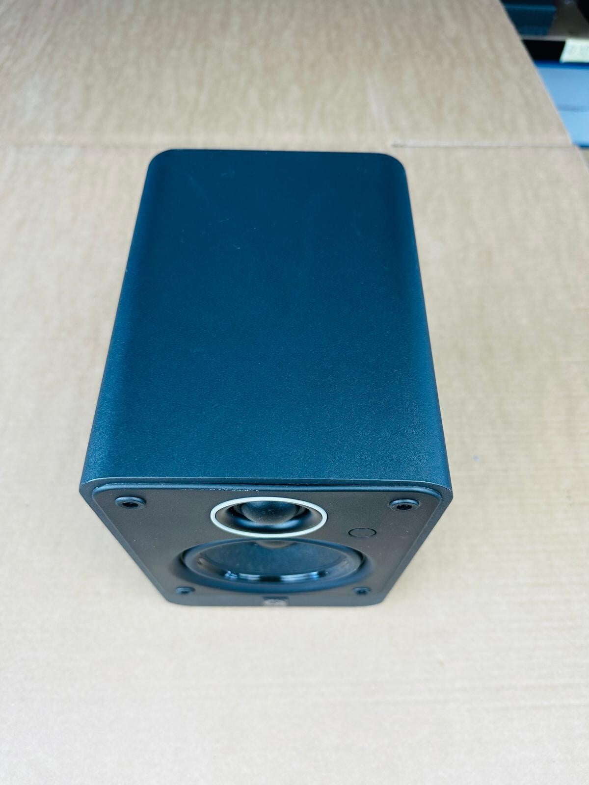 Q Acoustics 2010 Single Speaker With Wall Bracket
