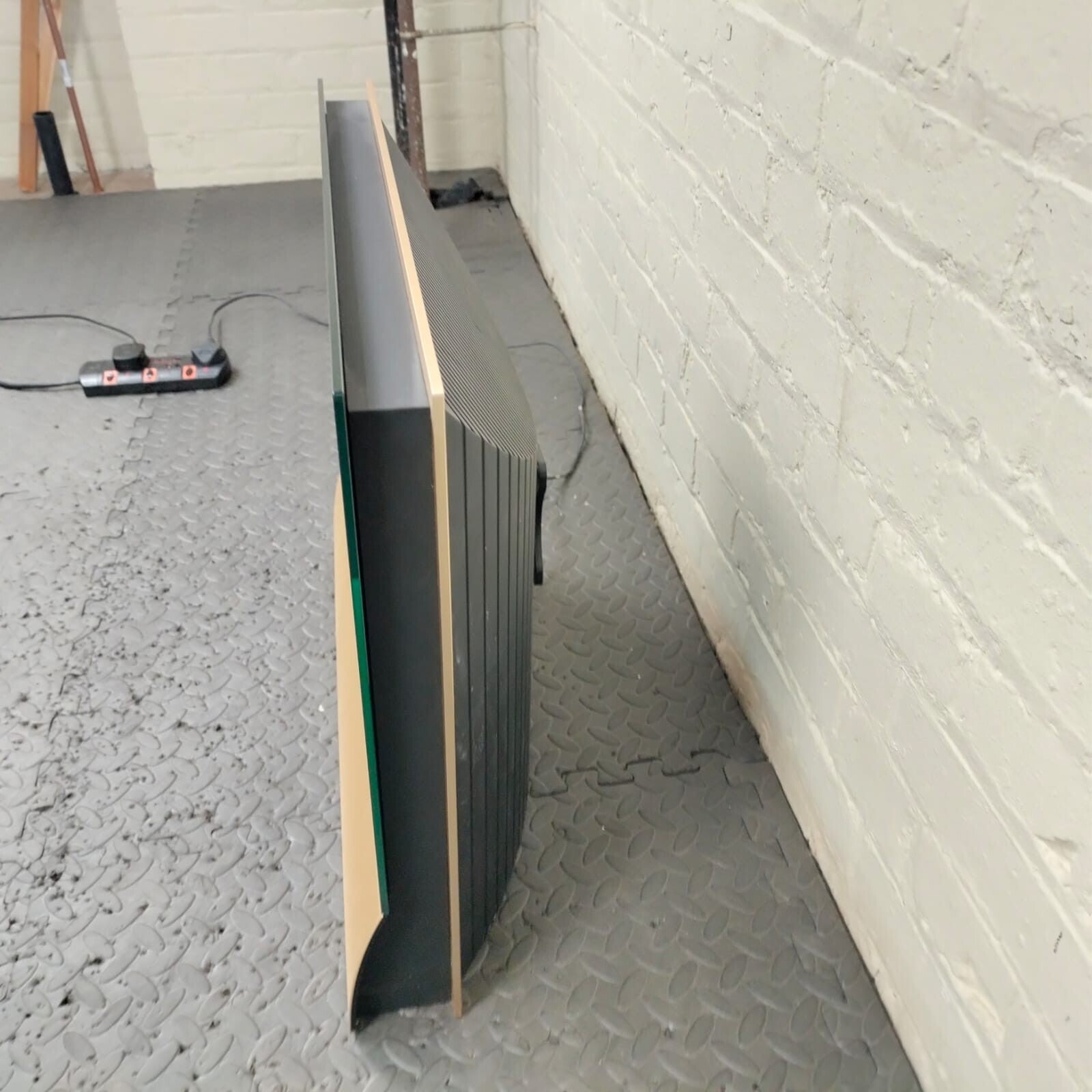 BANG & OLUFSEN B&O BEOCENTER 6 23 INCH TV