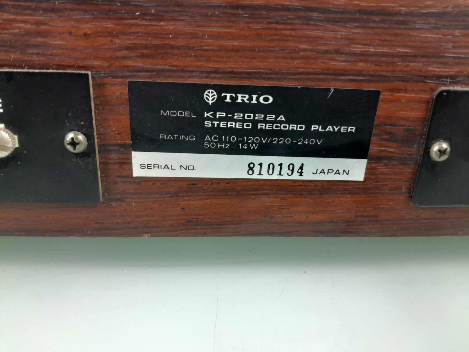 TRIO KP 2022 A STEREO TURNTABLE RECORD PLAYER