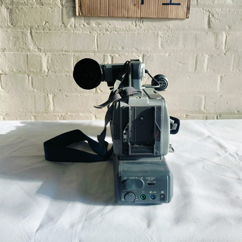 SONY DCR VX9000E DIGITAL VIDEO CAMERA RECORDER 3CCD 20X ZOOM