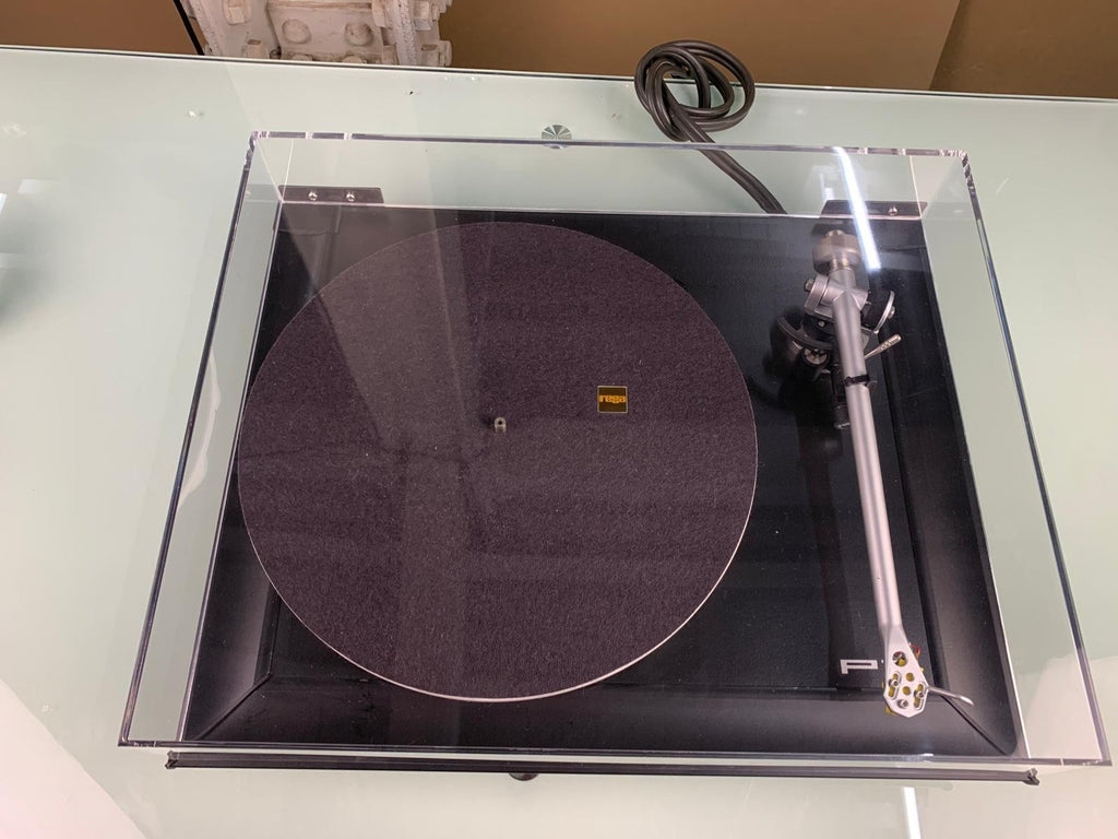 REGA P7 TURNTABLE WITH TT PSU POWER SUPPLY