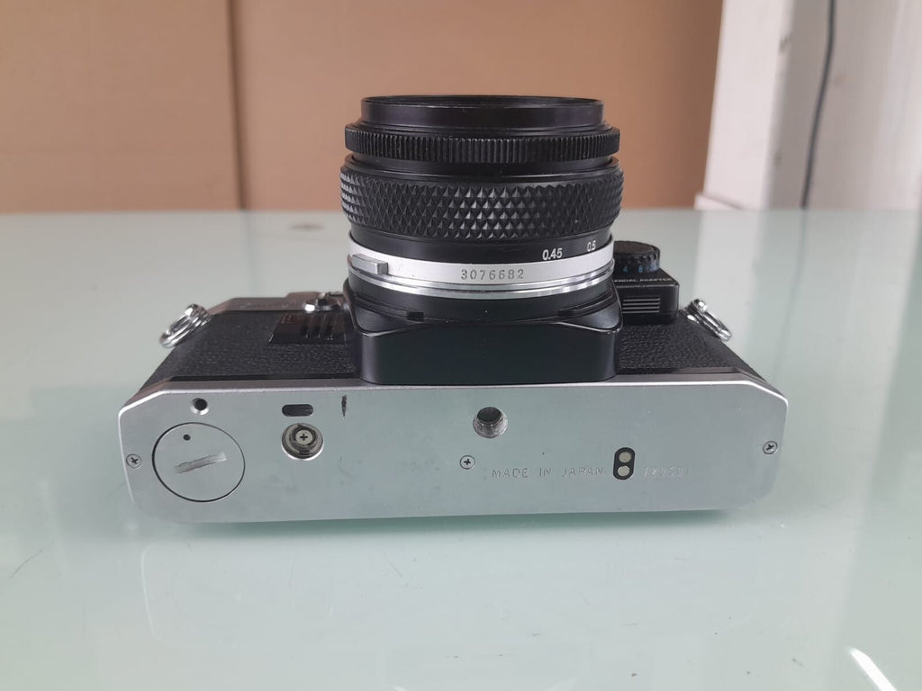 OLYMPUS OM 10 SLR CAMERA WITH ZUIKO MC AUTO-S 1:1.8 F=50MM LENS