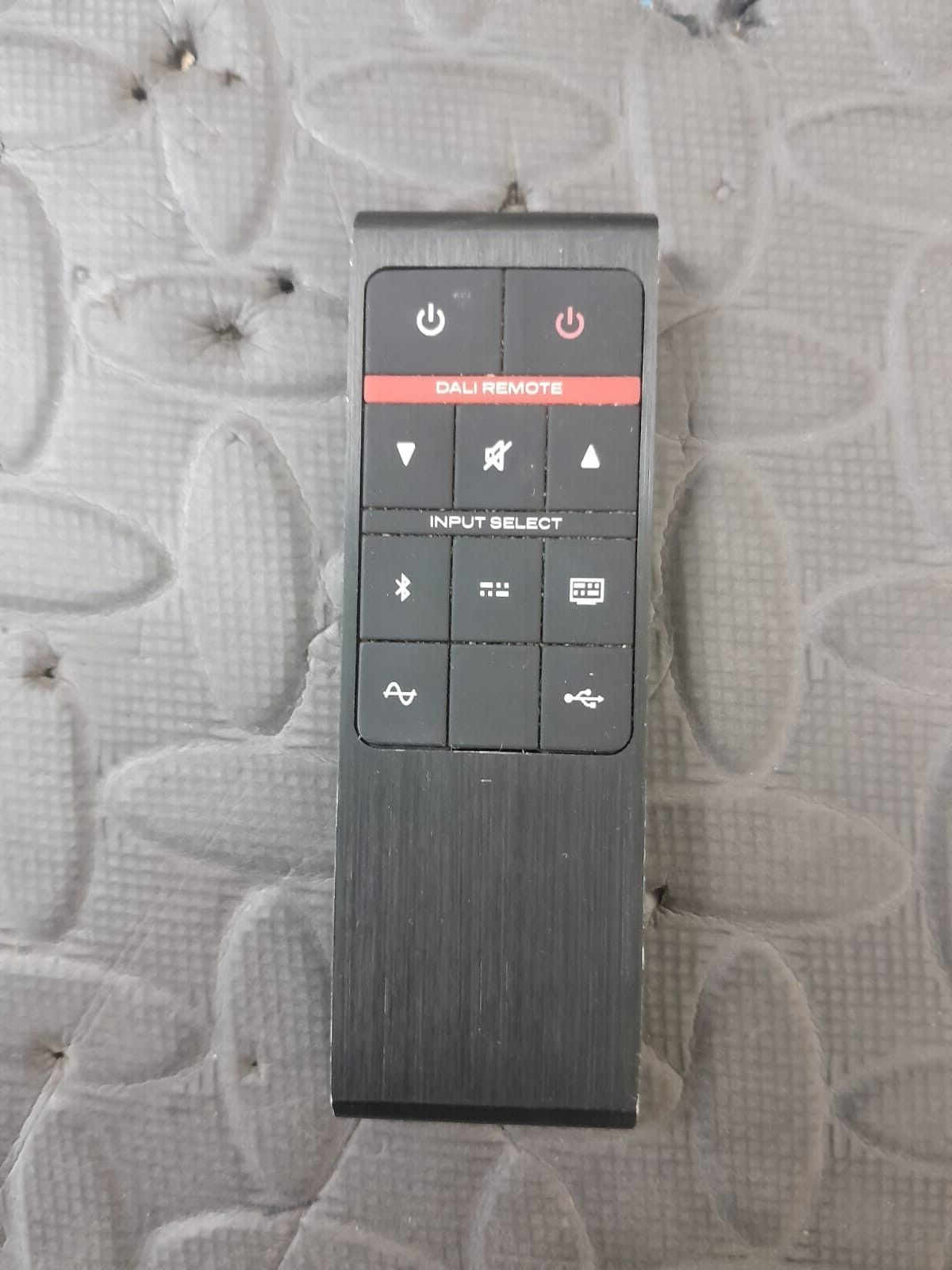DALI KUBIK ONE SOUNDBAR WITH REMOTE